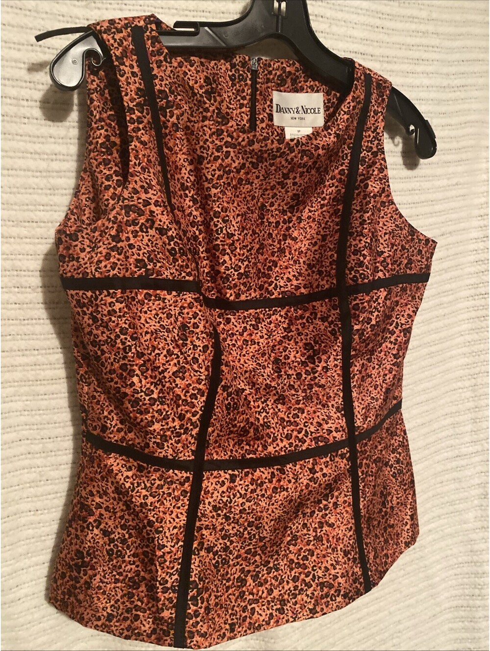 Danny & Nicole Women’s Black Sleeveless Top. Size 8
